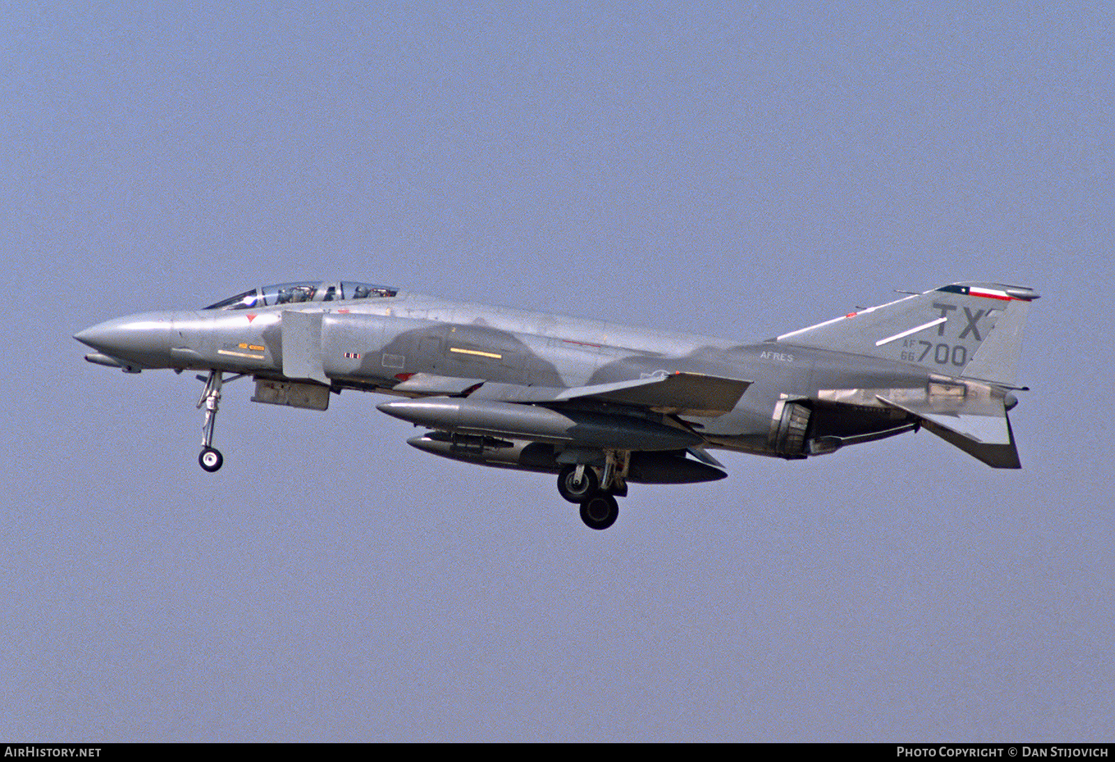Aircraft Photo of 66-7700 / AF66-700 | McDonnell Douglas F-4D Phantom II | USA - Air Force | AirHistory.net #571429