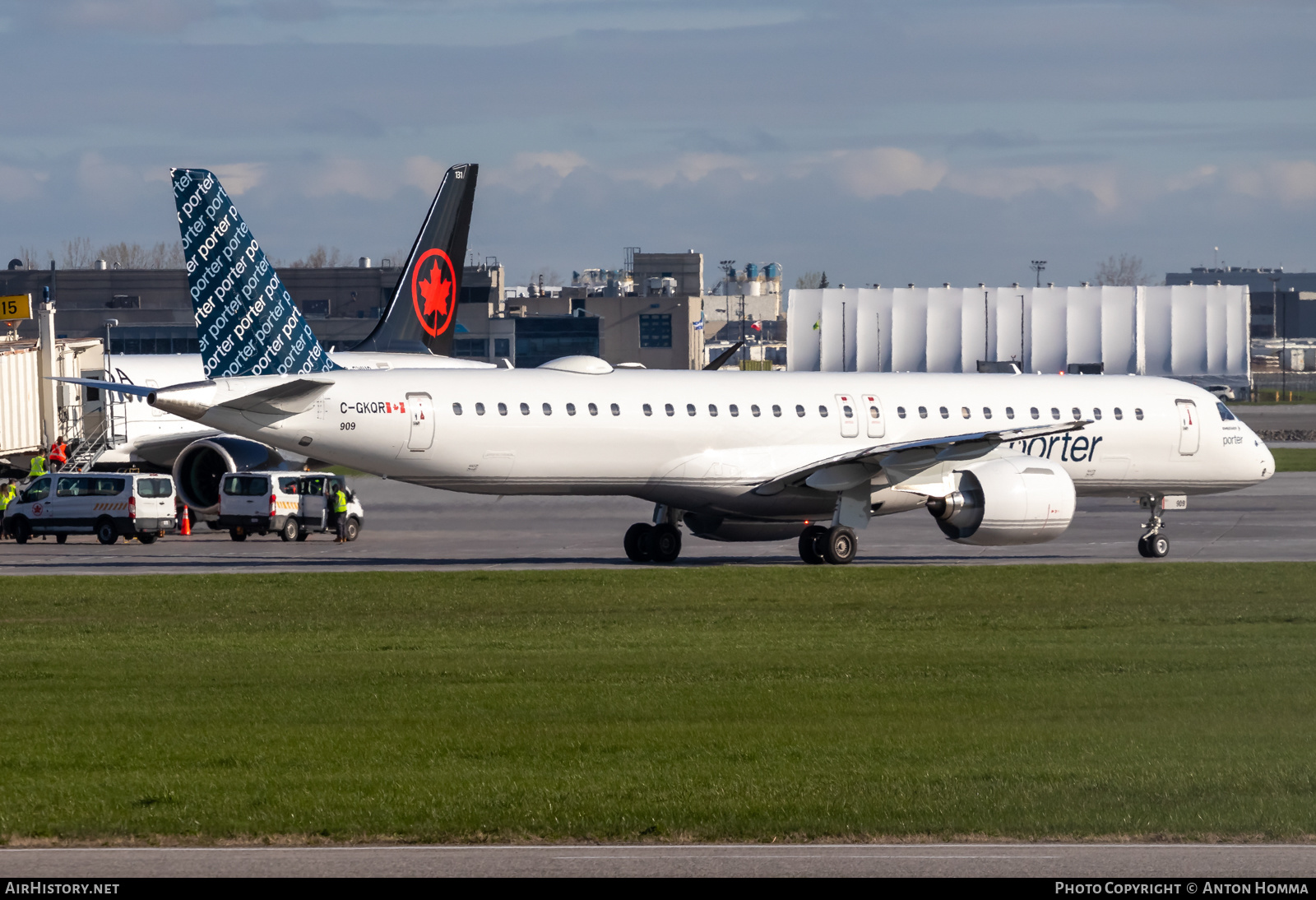 Aircraft Photo of C-GKQR | Embraer 195-E2 (ERJ-190-400) | Porter Airlines | AirHistory.net #571558