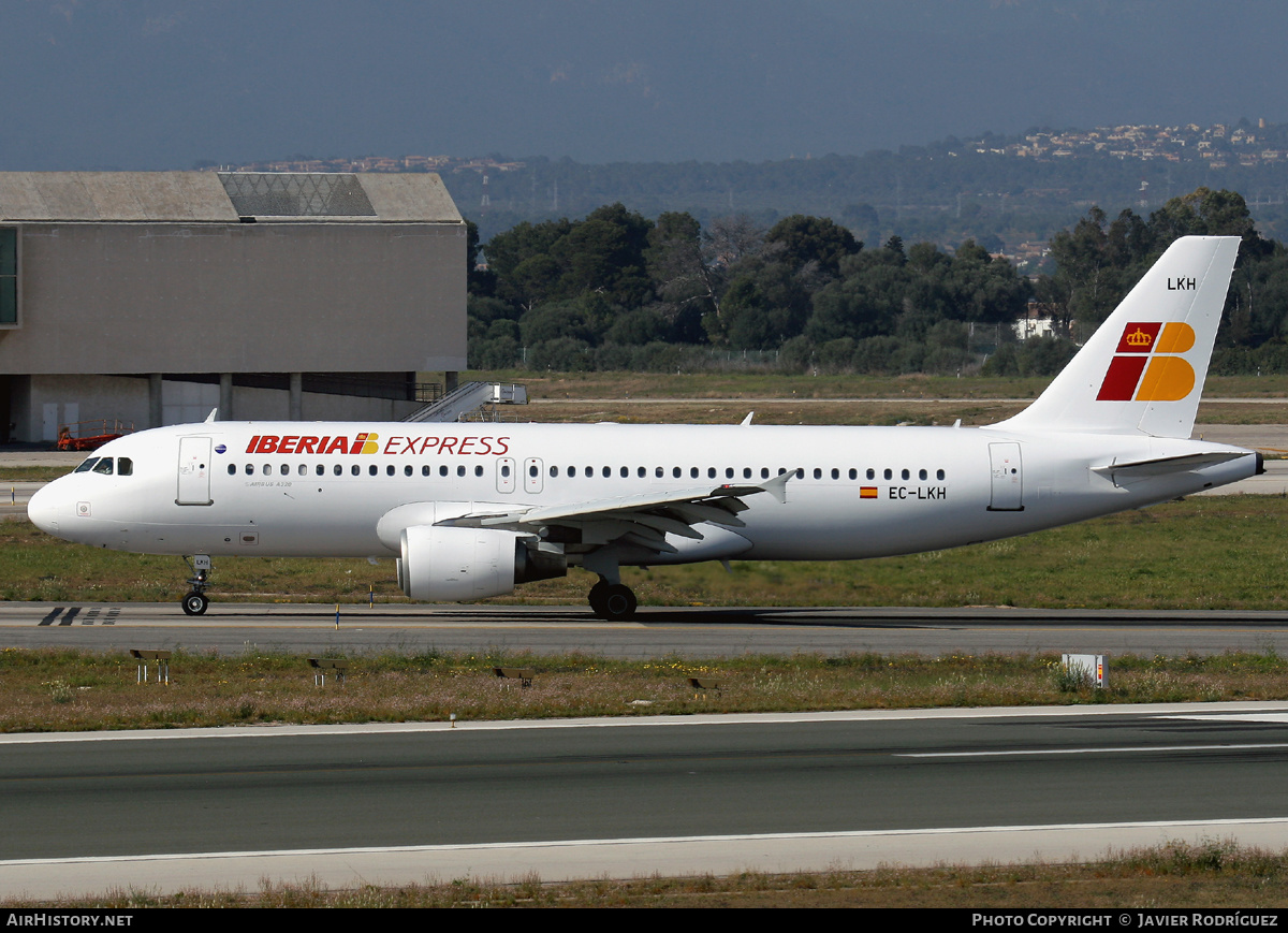 Aircraft Photo of EC-LKH | Airbus A320-214 | Iberia Express | AirHistory.net #571671