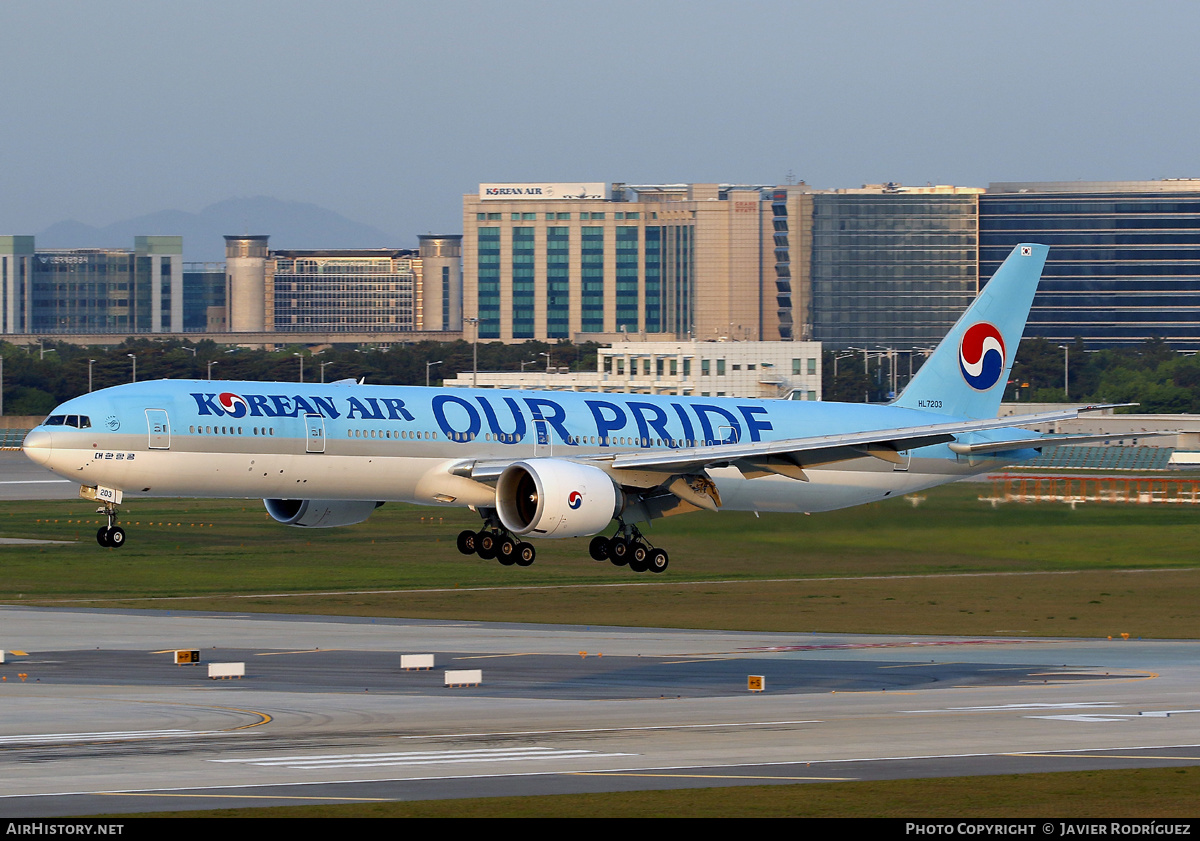 Aircraft Photo of HL7203 | Boeing 777-3B5/ER | Korean Air | AirHistory.net #571872