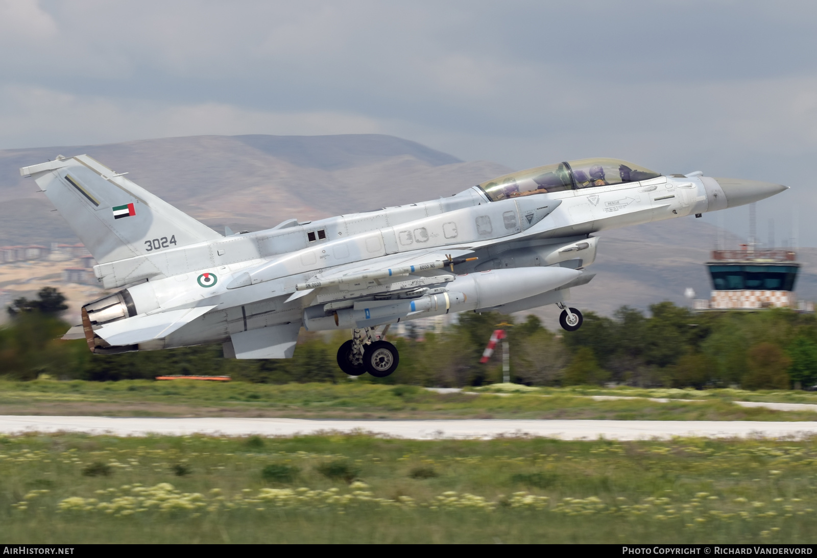 Aircraft Photo of 3024 | Lockheed Martin F-16F Desert Falcon | United Arab Emirates - Air Force | AirHistory.net #572061