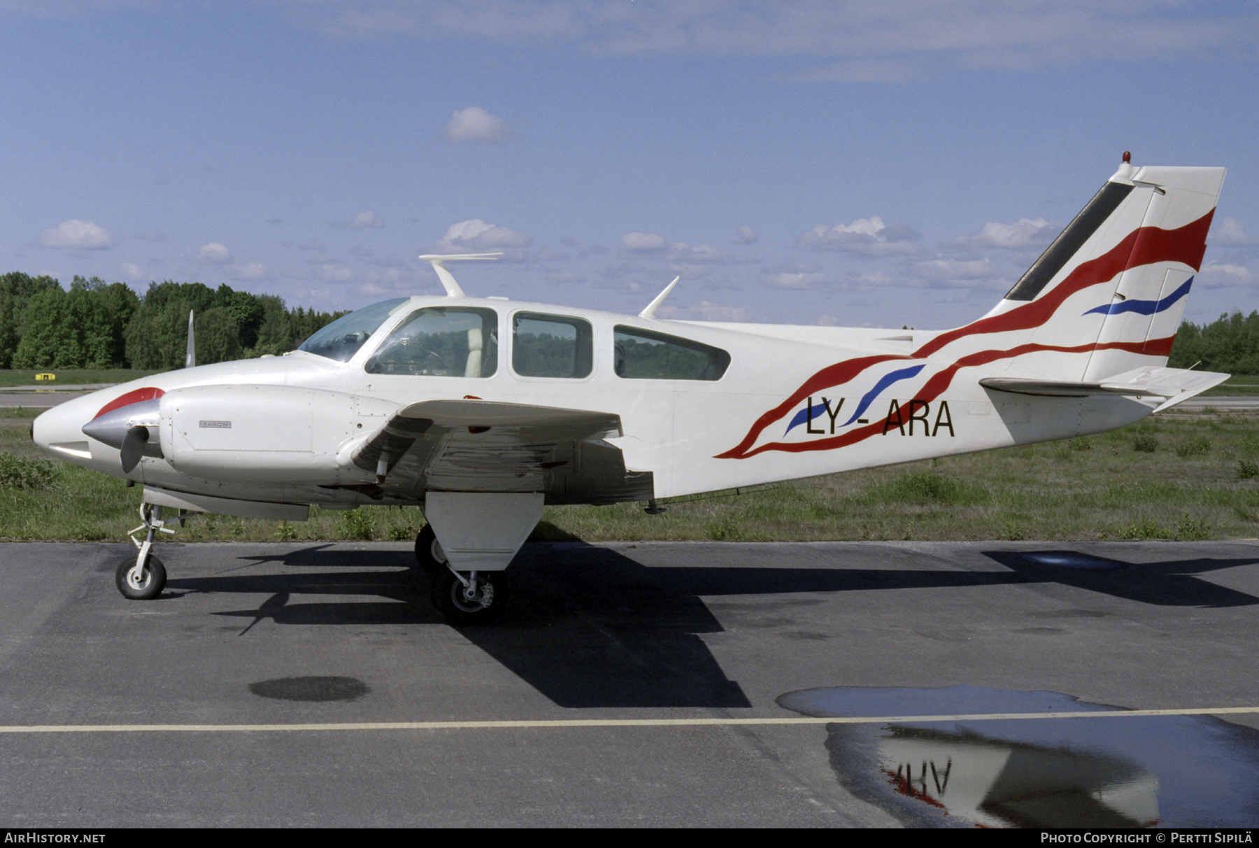 Aircraft Photo of LY-ARA | Beech B55 Baron (95-B55) | AirHistory.net #572070