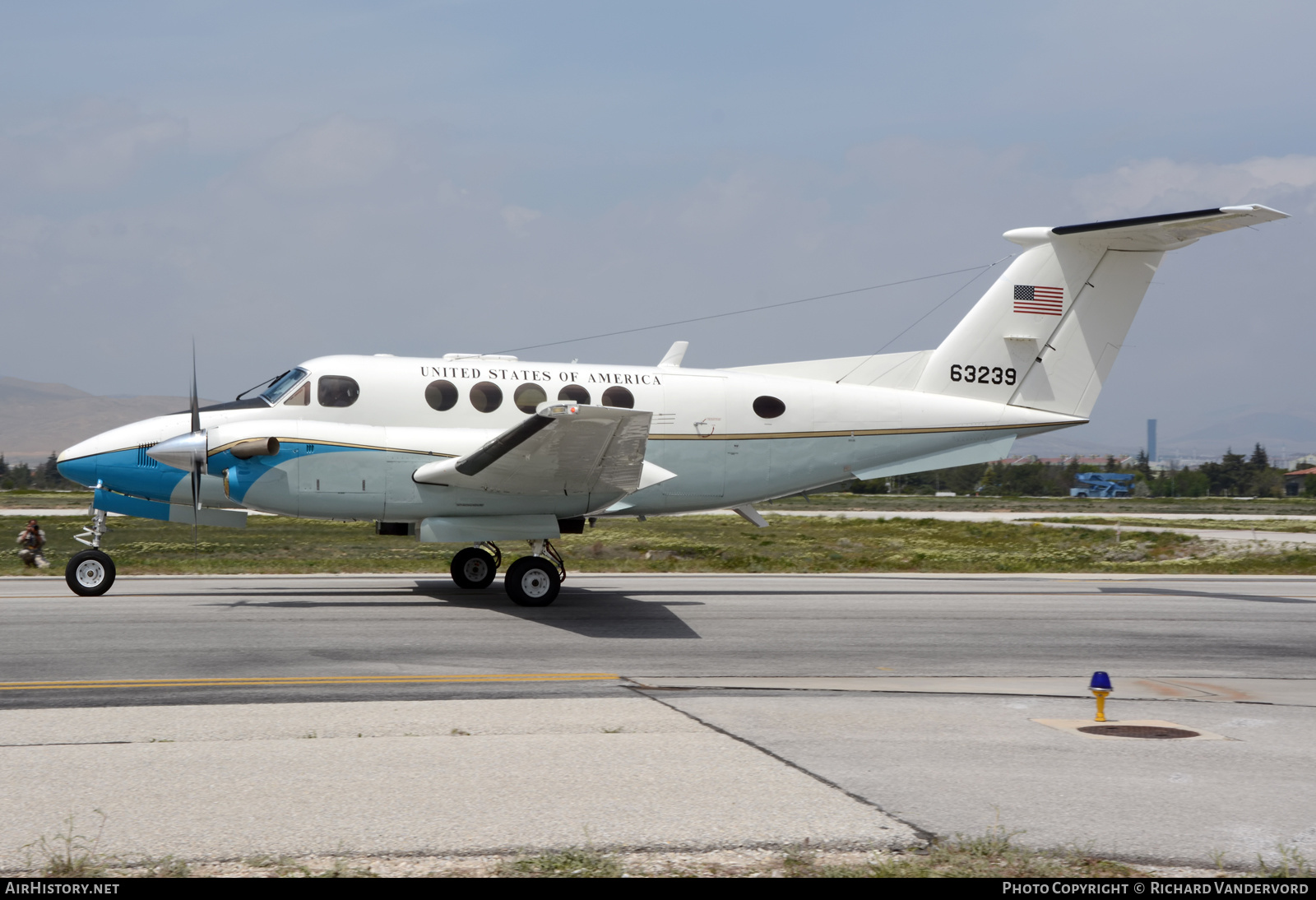 Aircraft Photo of 76-3239 / 63239 | Beech C-12C Huron | USA - Air Force | AirHistory.net #572089