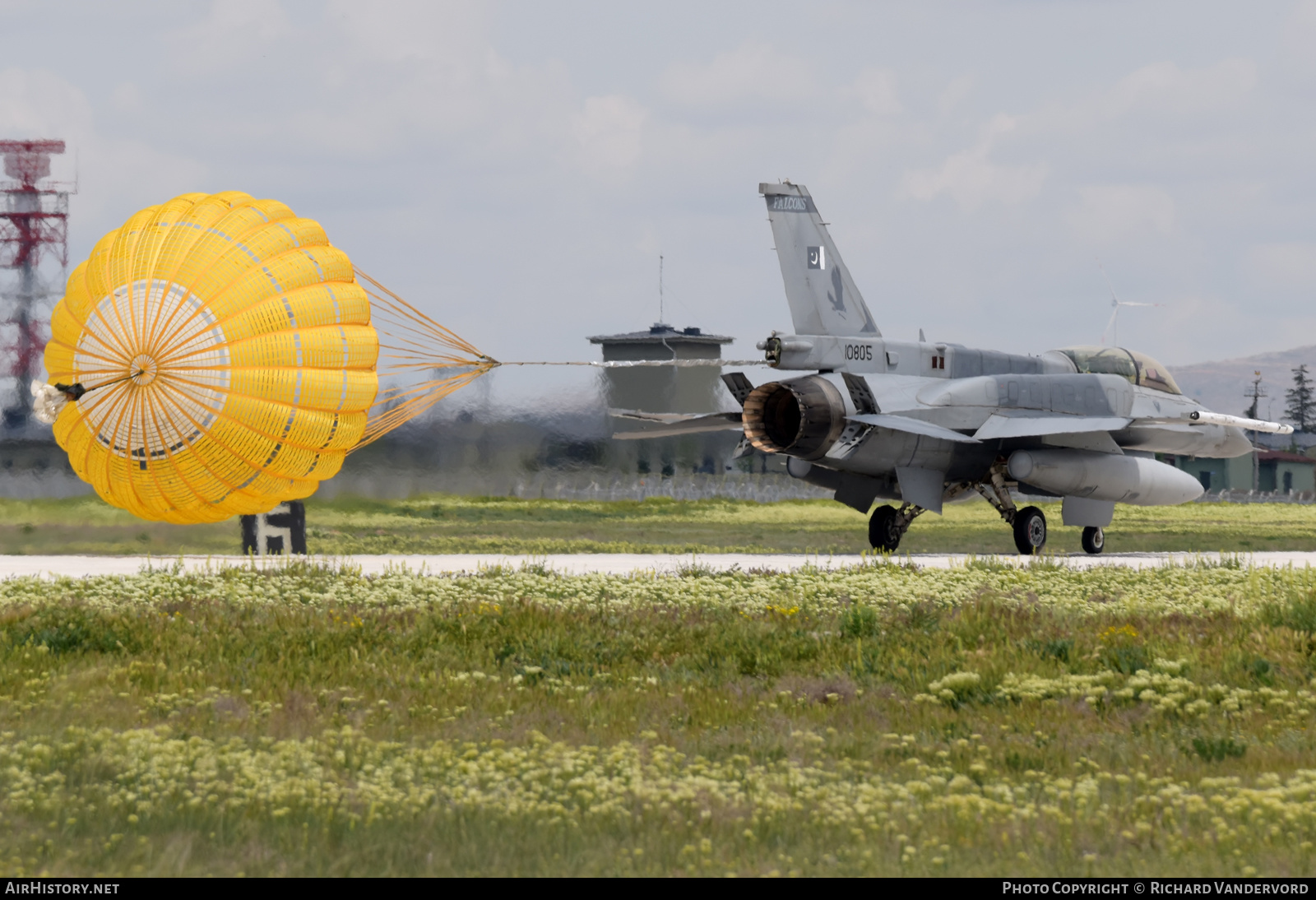 Aircraft Photo of 10805 | Lockheed Martin F-16D Fighting Falcon | Pakistan - Air Force | AirHistory.net #572125