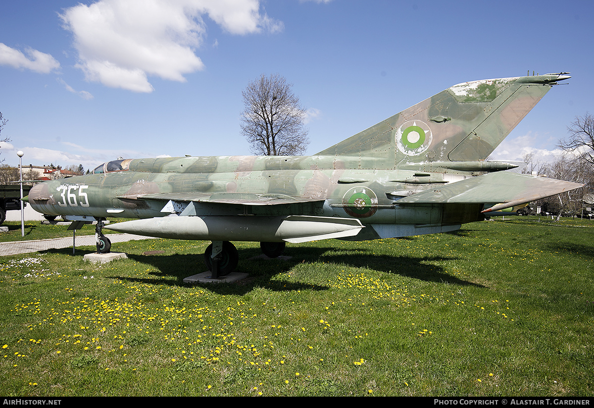Aircraft Photo of 365 | Mikoyan-Gurevich MiG-21bis SAU | Bulgaria - Air Force | AirHistory.net #572145