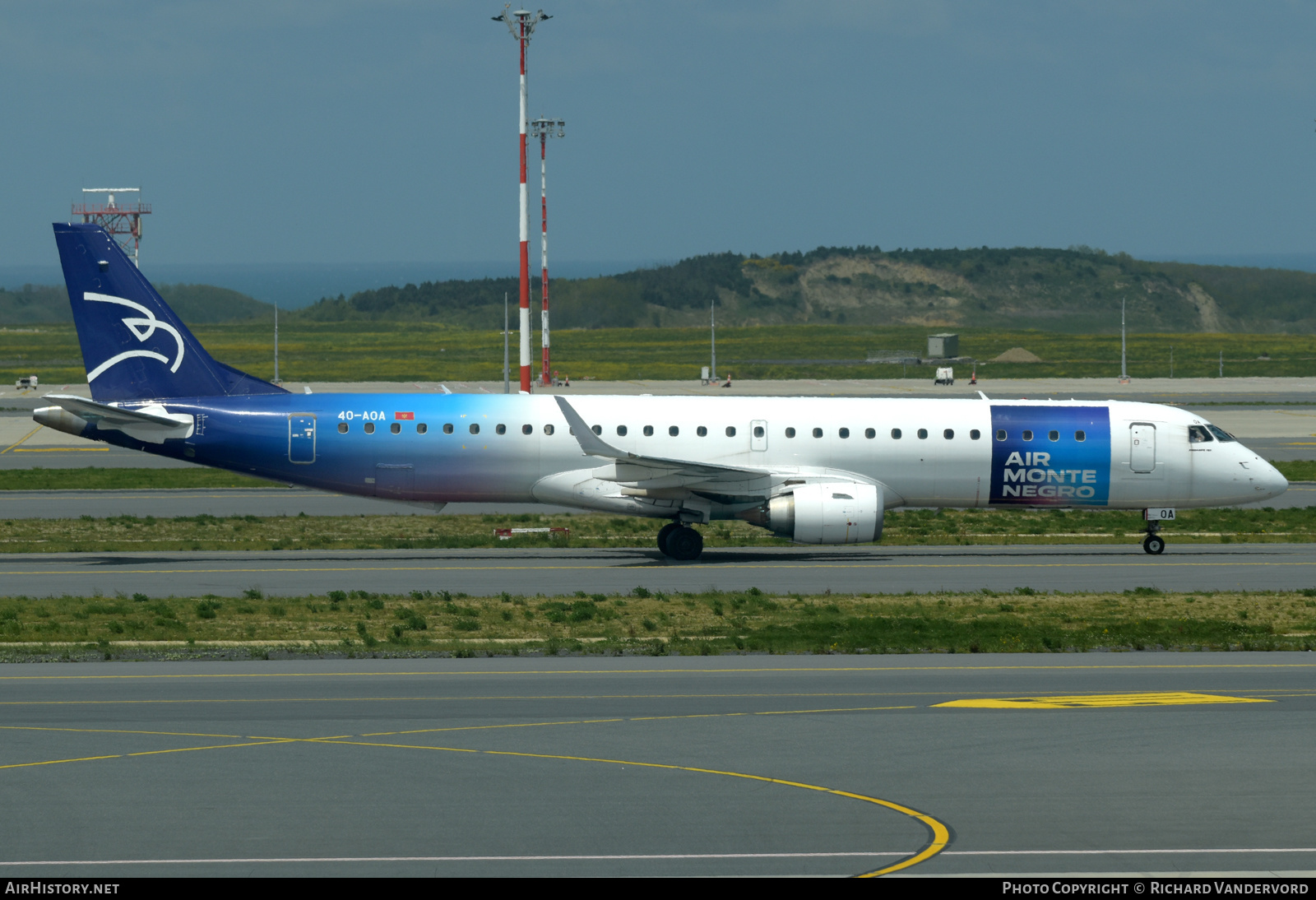 Aircraft Photo of 4O-AOA | Embraer 195LR (ERJ-190-200LR) | Air Montenegro | AirHistory.net #572164