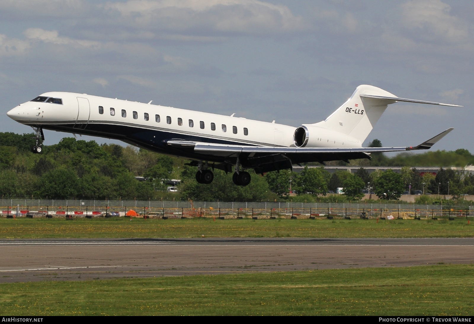 Aircraft Photo of OE-LLS | Bombardier Global 7500 (BD-700-2A12) | AirHistory.net #572174