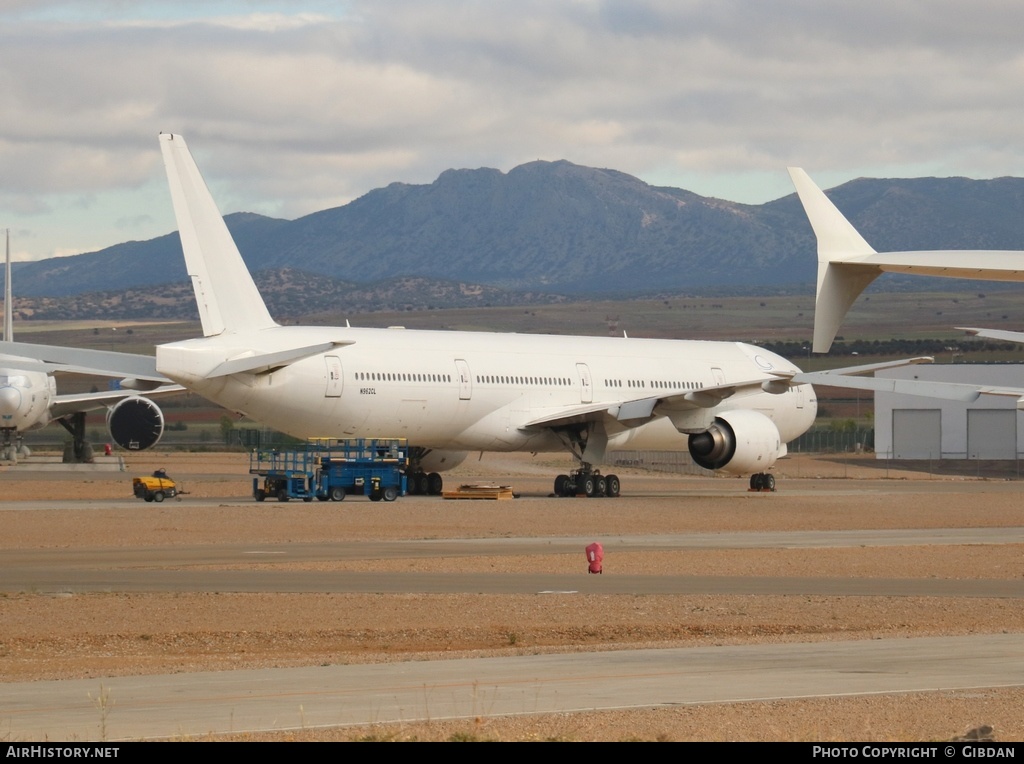 Aircraft Photo of N962CL | Boeing 777-31H | AirHistory.net #572325