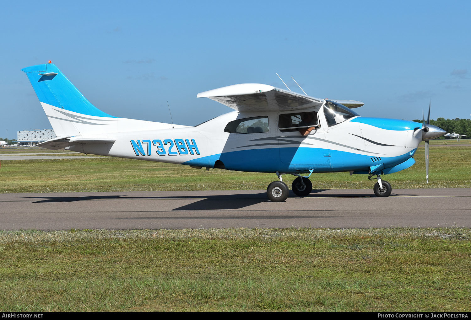 Aircraft Photo of N732BH | Cessna 210L Centurion | AirHistory.net #572504
