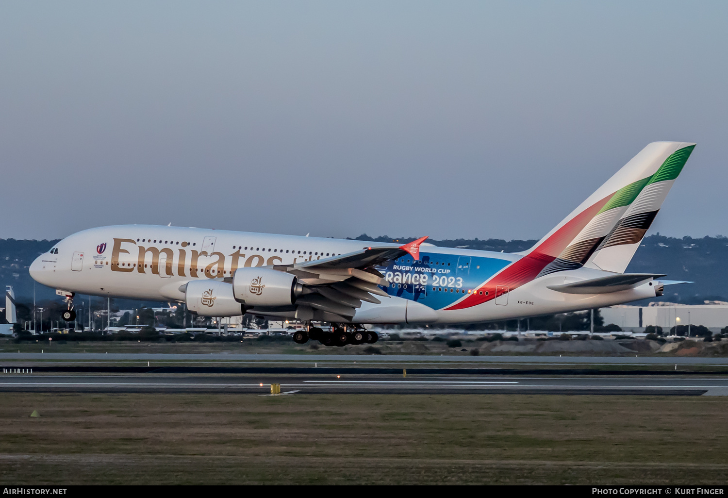 Aircraft Photo of A6-EOE | Airbus A380-861 | Emirates | AirHistory.net #572973