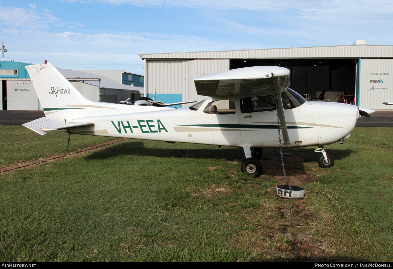 Aircraft Photo of VH-EEA | Cessna 172R Skyhawk | AirHistory.net #573008