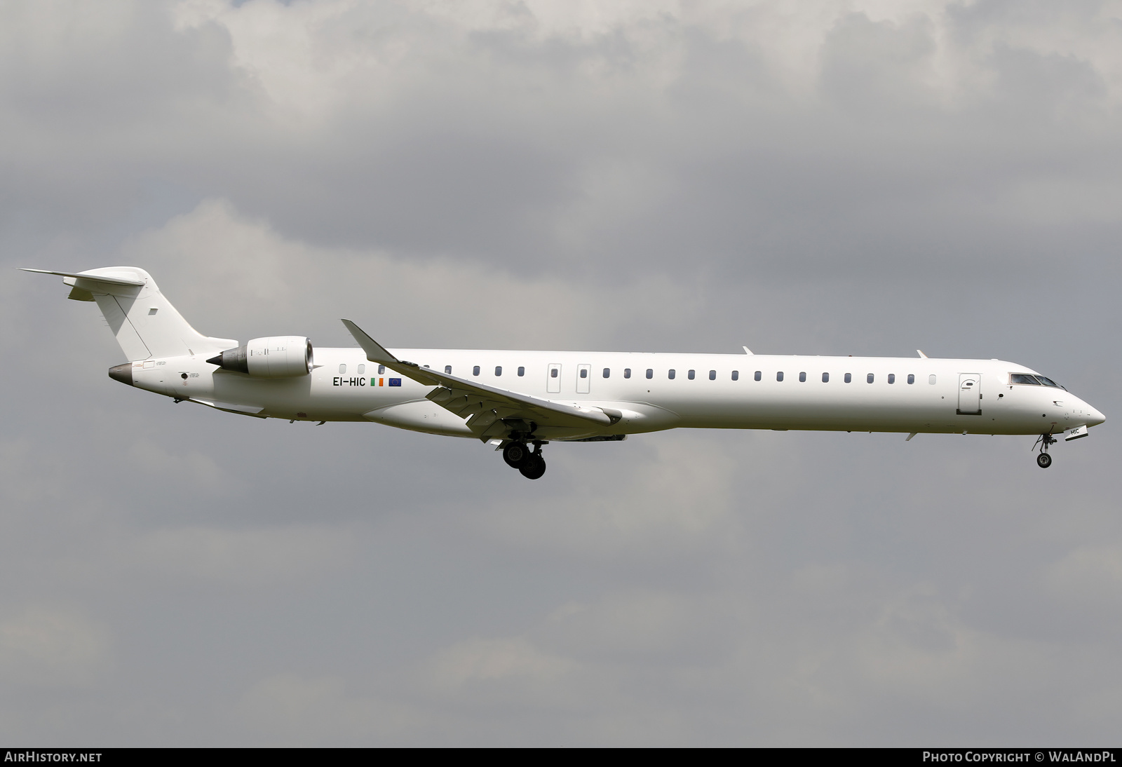 Aircraft Photo of EI-HIC | Bombardier CRJ-1000EL NG (CL-600-2E25) | AirHistory.net #573054