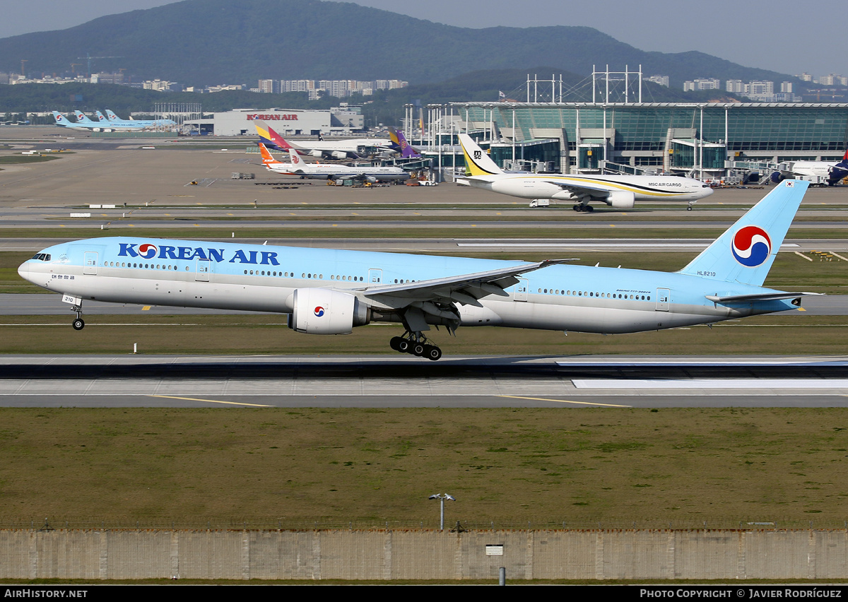 Aircraft Photo of HL8210 | Boeing 777-3B5/ER | Korean Air | AirHistory.net #573087