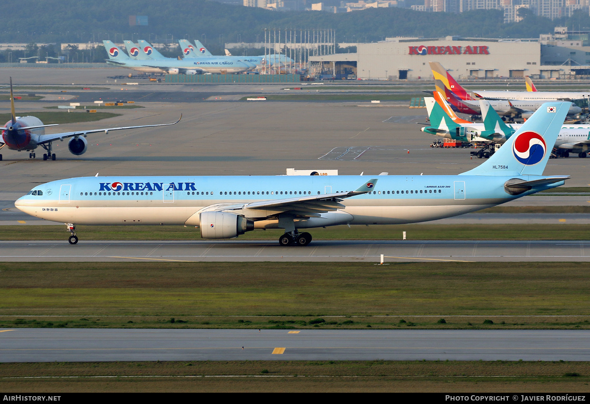 Aircraft Photo of HL7584 | Airbus A330-323 | Korean Air | AirHistory.net #573201