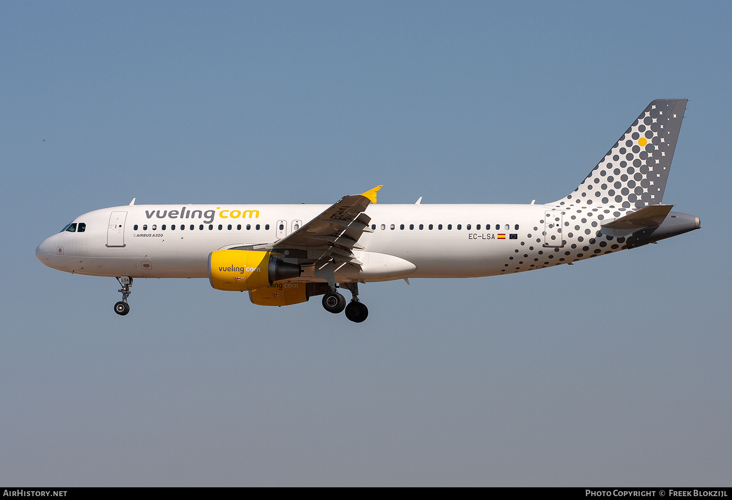 Aircraft Photo of EC-LSA | Airbus A320-214 | Vueling Airlines | AirHistory.net #573214
