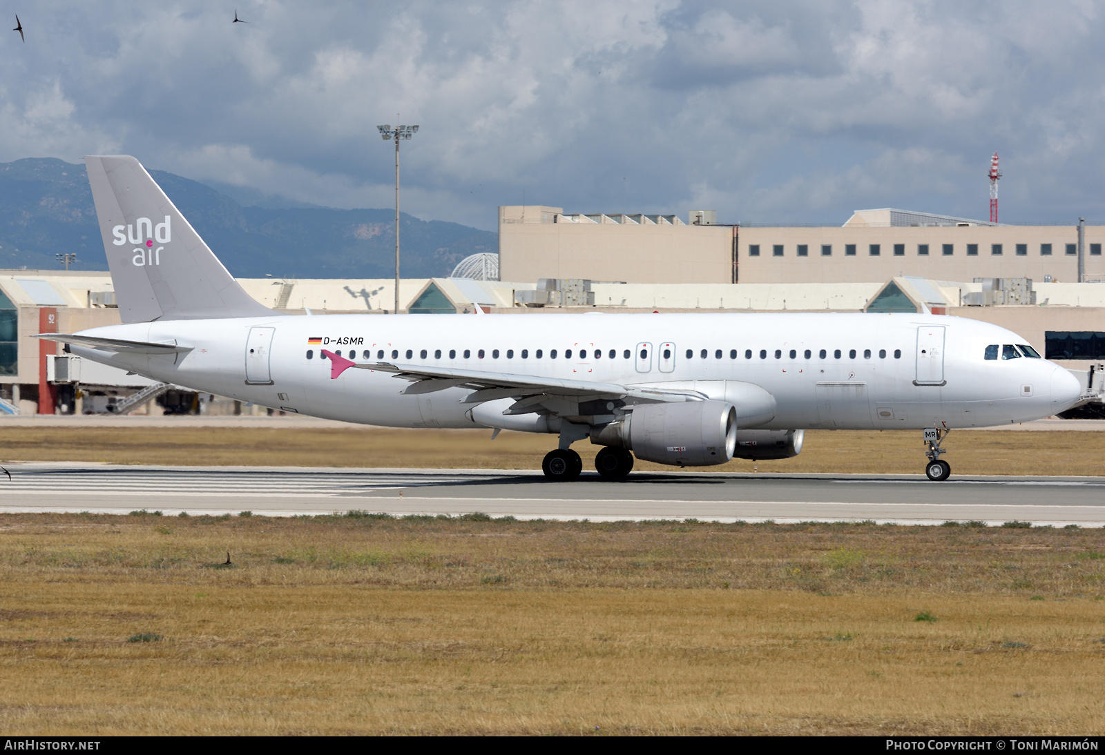 Aircraft Photo of D-ASMR | Airbus A320-214 | Sundair | AirHistory.net #573241