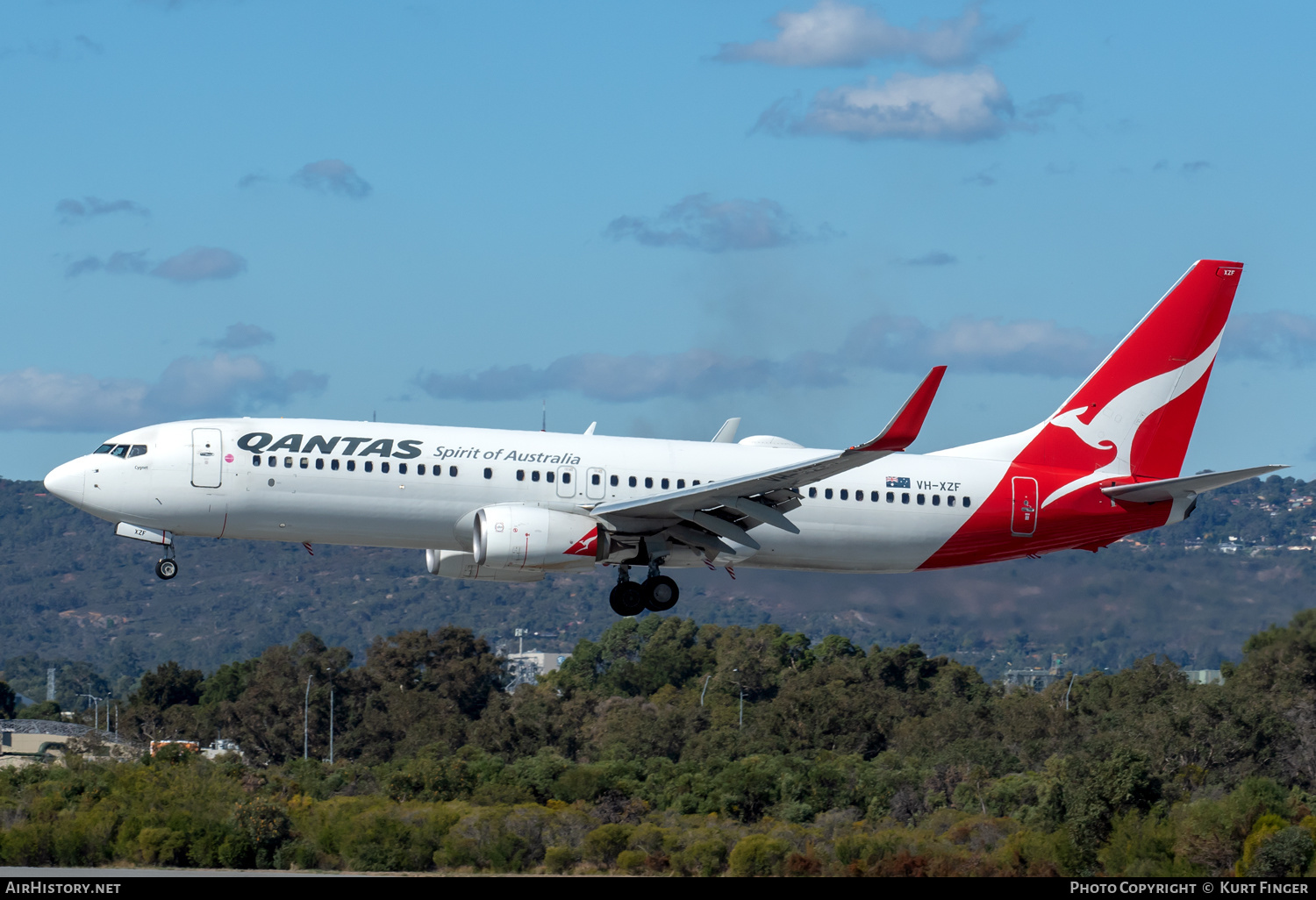 Aircraft Photo of VH-XZF | Boeing 737-838 | Qantas | AirHistory.net #573371