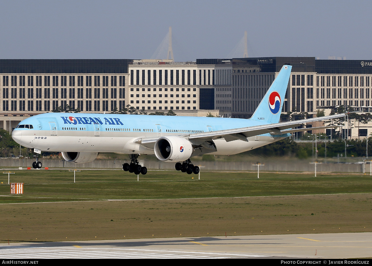 Aircraft Photo of HL8009 | Boeing 777-3B5/ER | Korean Air | AirHistory.net #573413