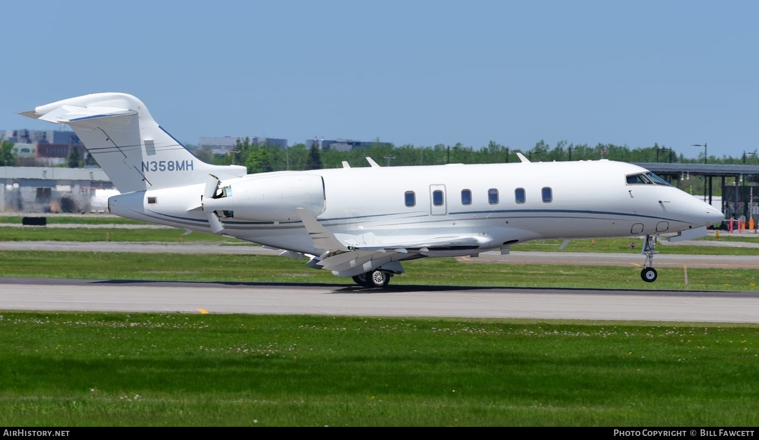 Aircraft Photo of N358MH | Bombardier Challenger 350 (BD-100-1A10) | AirHistory.net #573452
