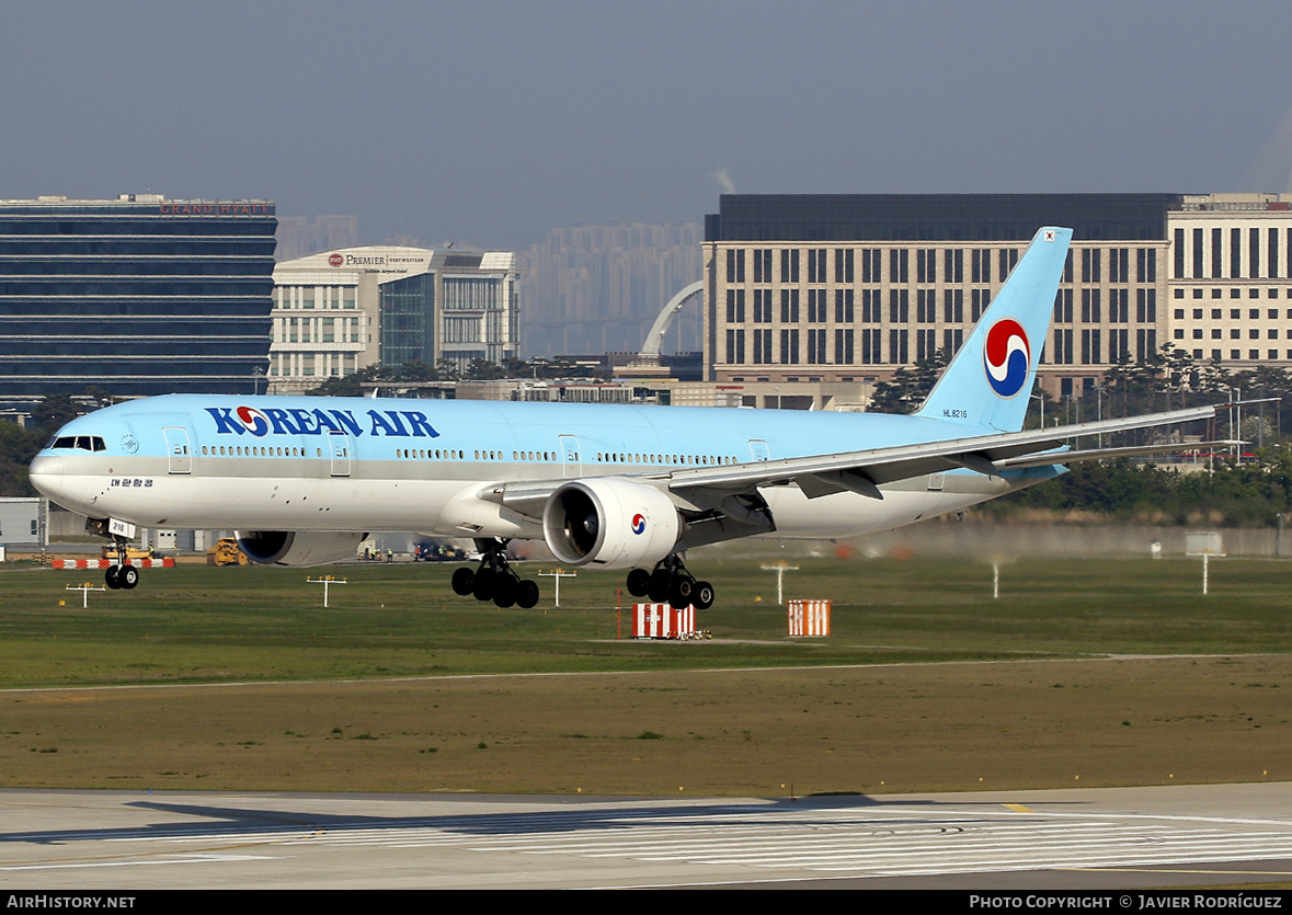 Aircraft Photo of HL8216 | Boeing 777-3B5/ER | Korean Air | AirHistory.net #573563
