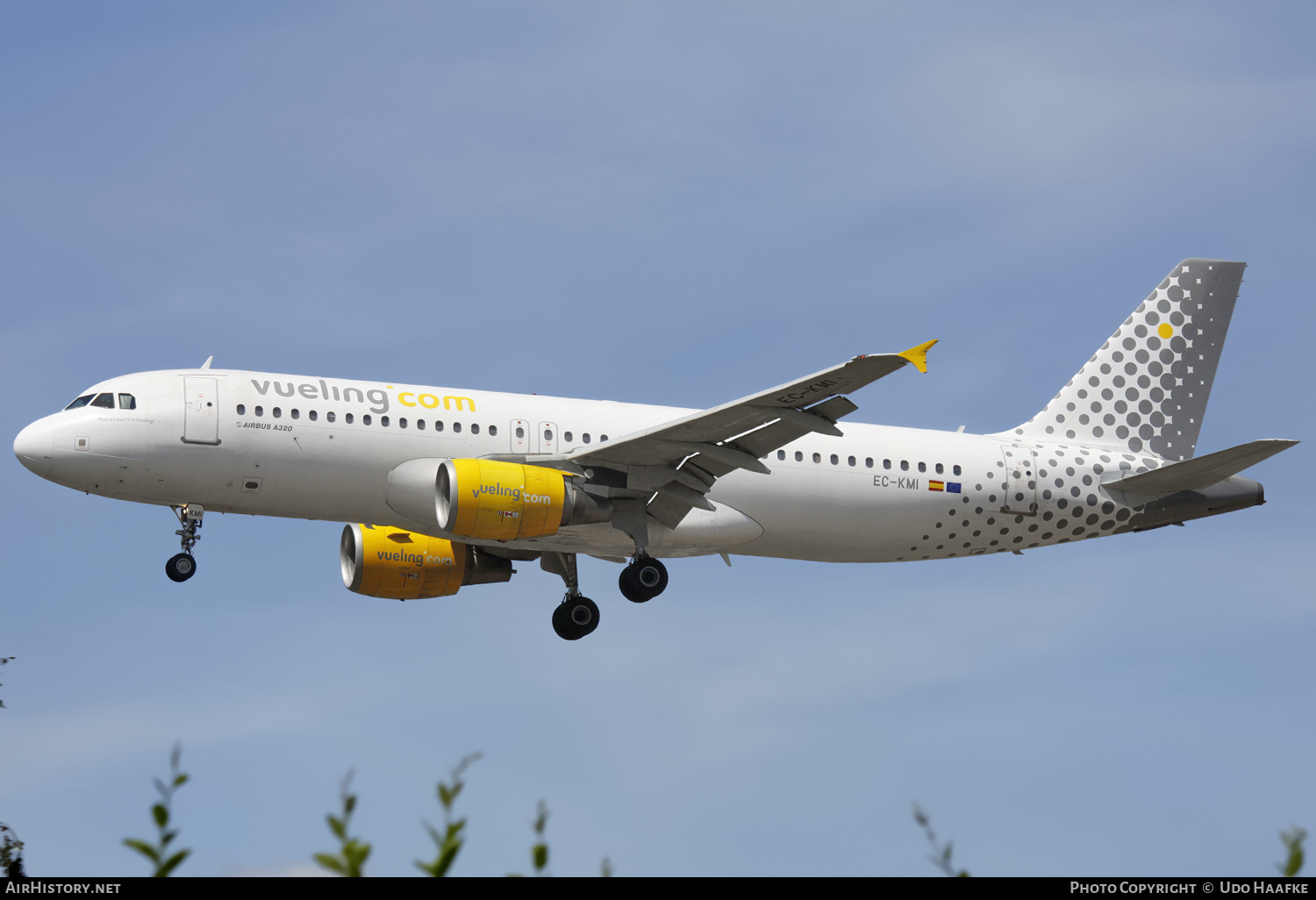 Aircraft Photo of EC-KMI | Airbus A320-216 | Vueling Airlines | AirHistory.net #573614