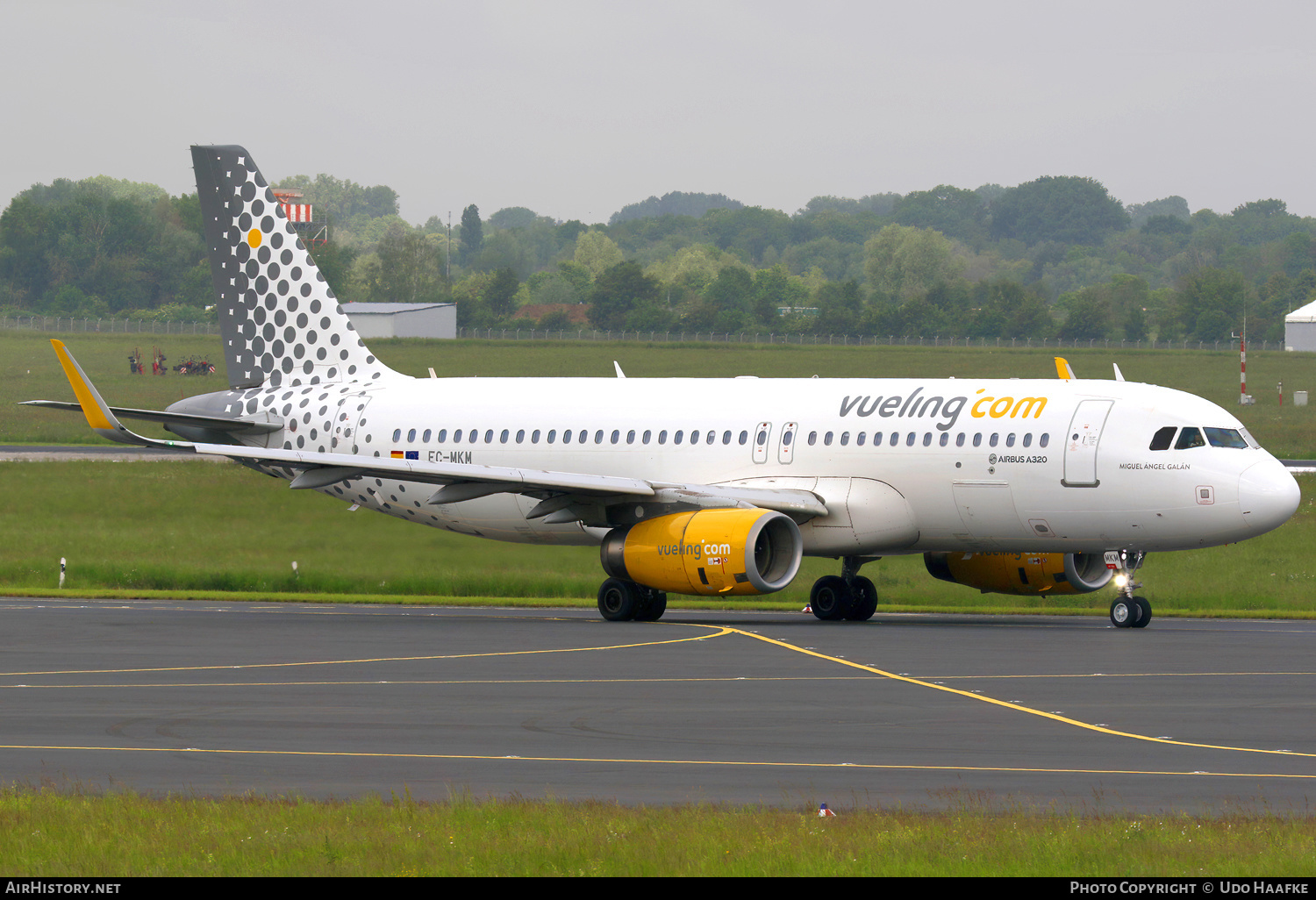 Aircraft Photo of EC-MKM | Airbus A320-232 | Vueling Airlines | AirHistory.net #573797