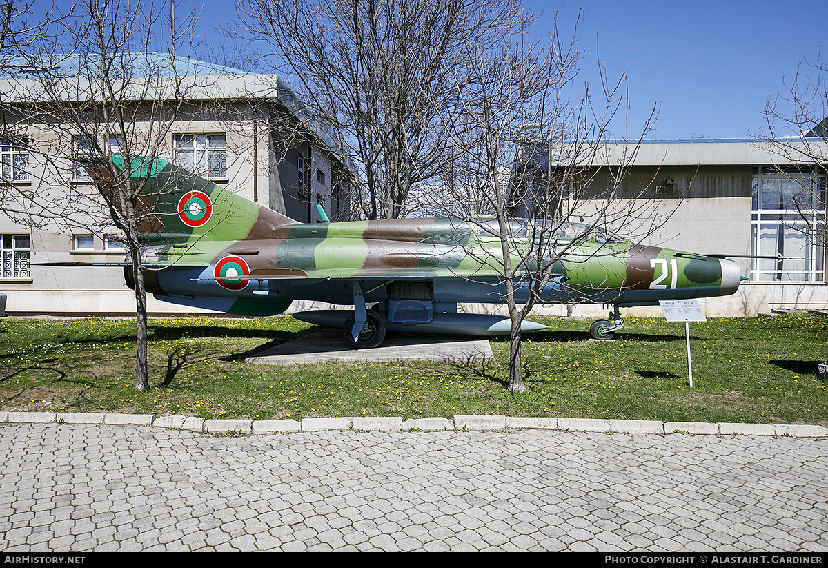 Aircraft Photo of 21 | Mikoyan-Gurevich MiG-21UM | Bulgaria - Air Force | AirHistory.net #573835