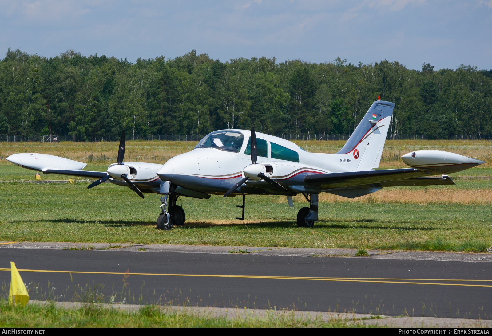 Aircraft Photo of HA-EAB | Cessna 310Q | Multifly | AirHistory.net #573840