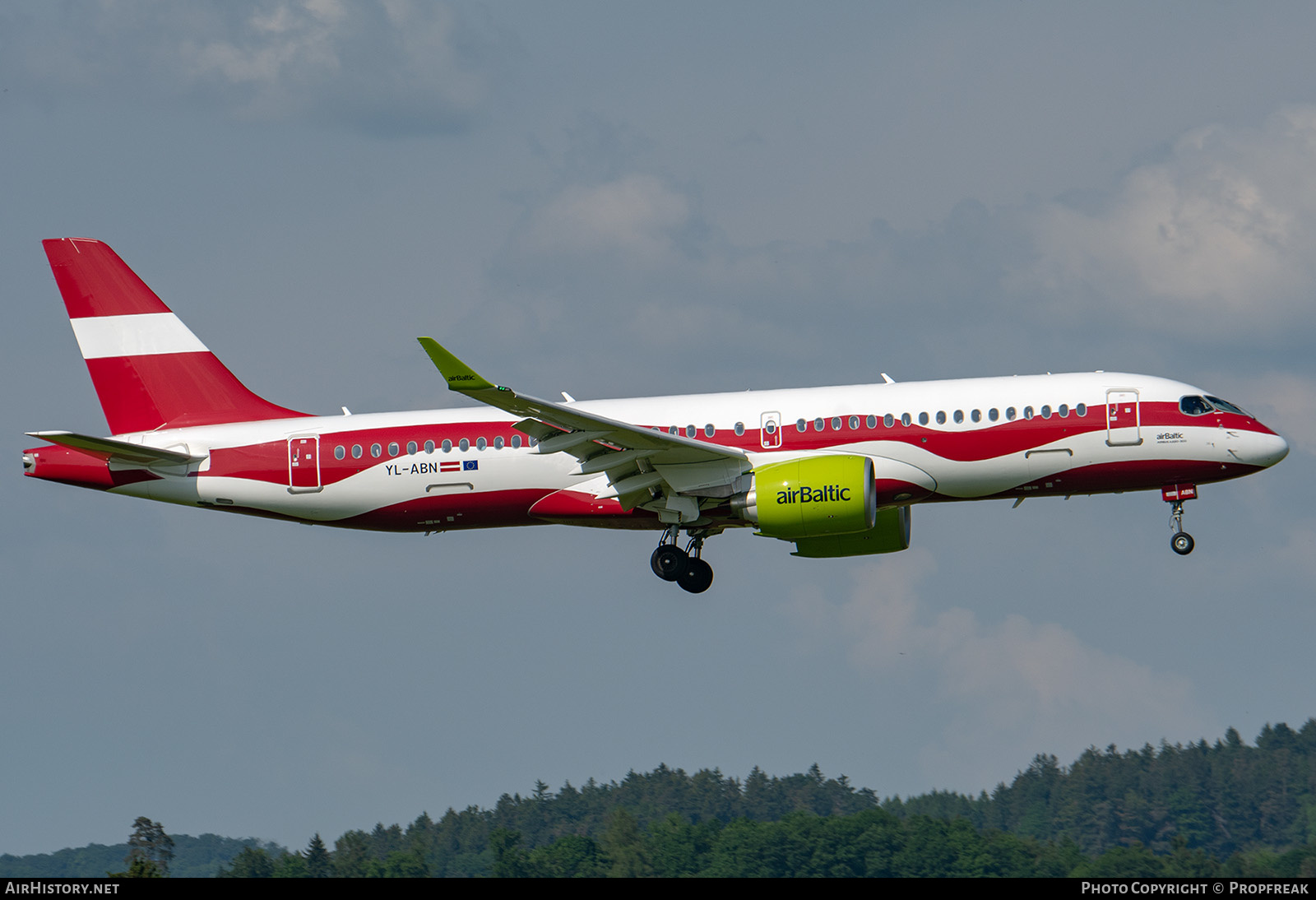 Aircraft Photo of YL-ABN | Airbus A220-371 (BD-500-1A11) | AirBaltic | AirHistory.net #573867