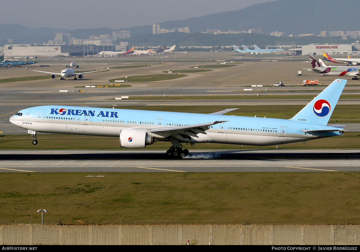 Aircraft Photo of HL8250 | Boeing 777-3B5/ER | Korean Air | AirHistory.net #573970