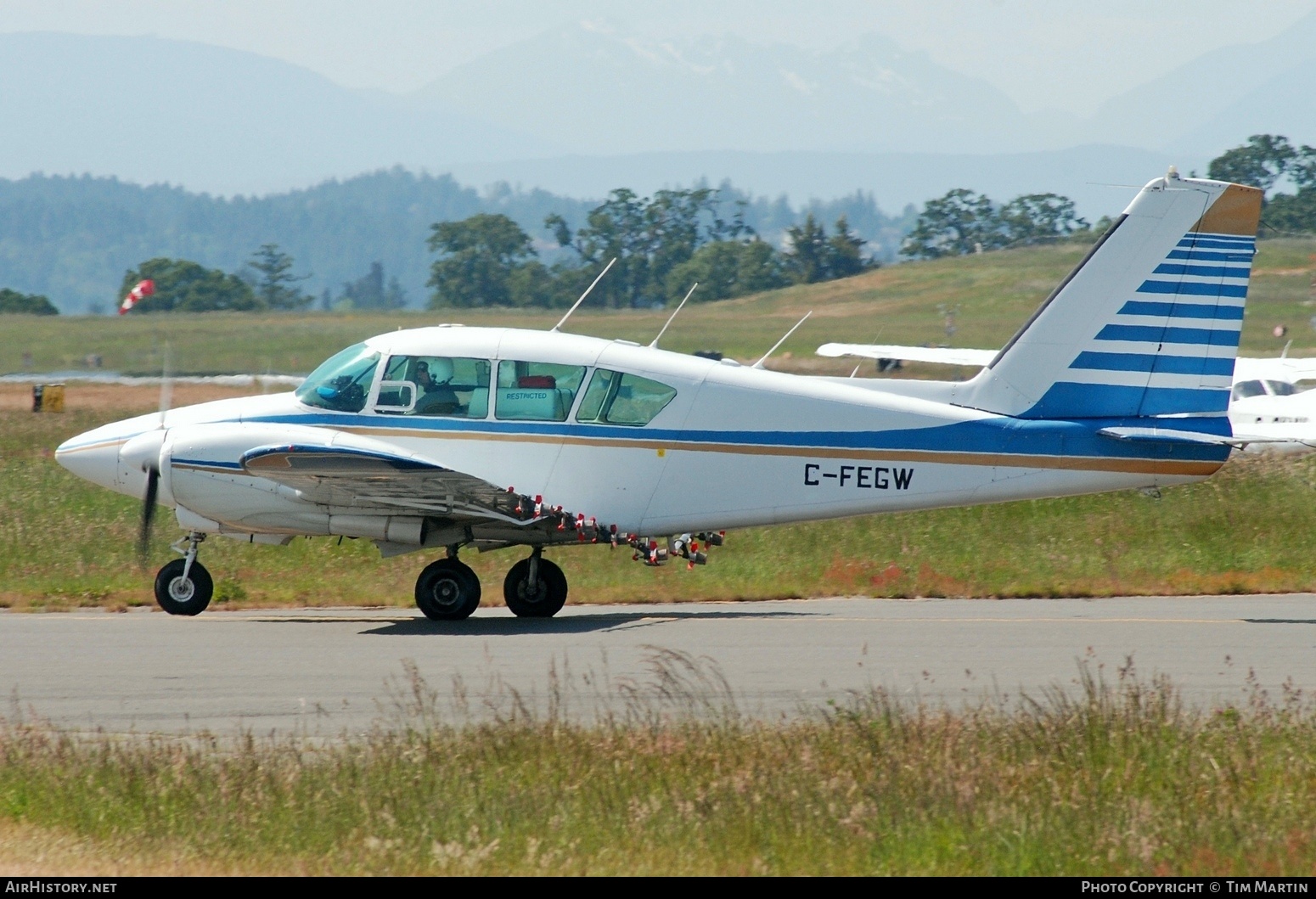 Aircraft Photo of C-FEGW | Piper PA-23-250 Aztec | AirHistory.net #574023
