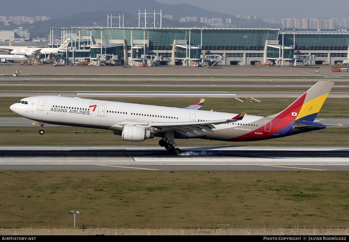 Aircraft Photo of HL8259 | Airbus A330-323E | Asiana Airlines | AirHistory.net #574024