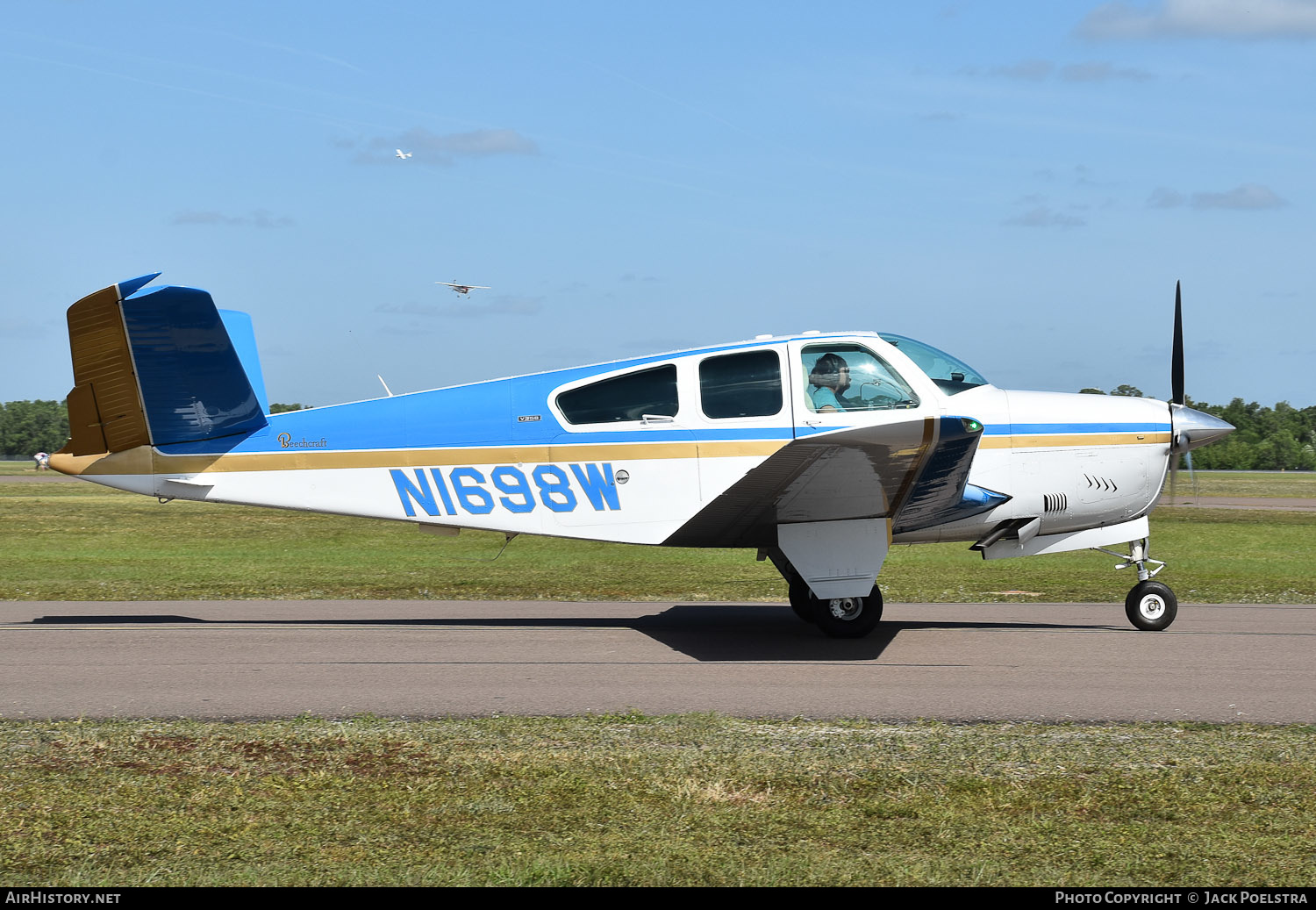 Aircraft Photo of N1698W | Beech V35B Bonanza | AirHistory.net #574037