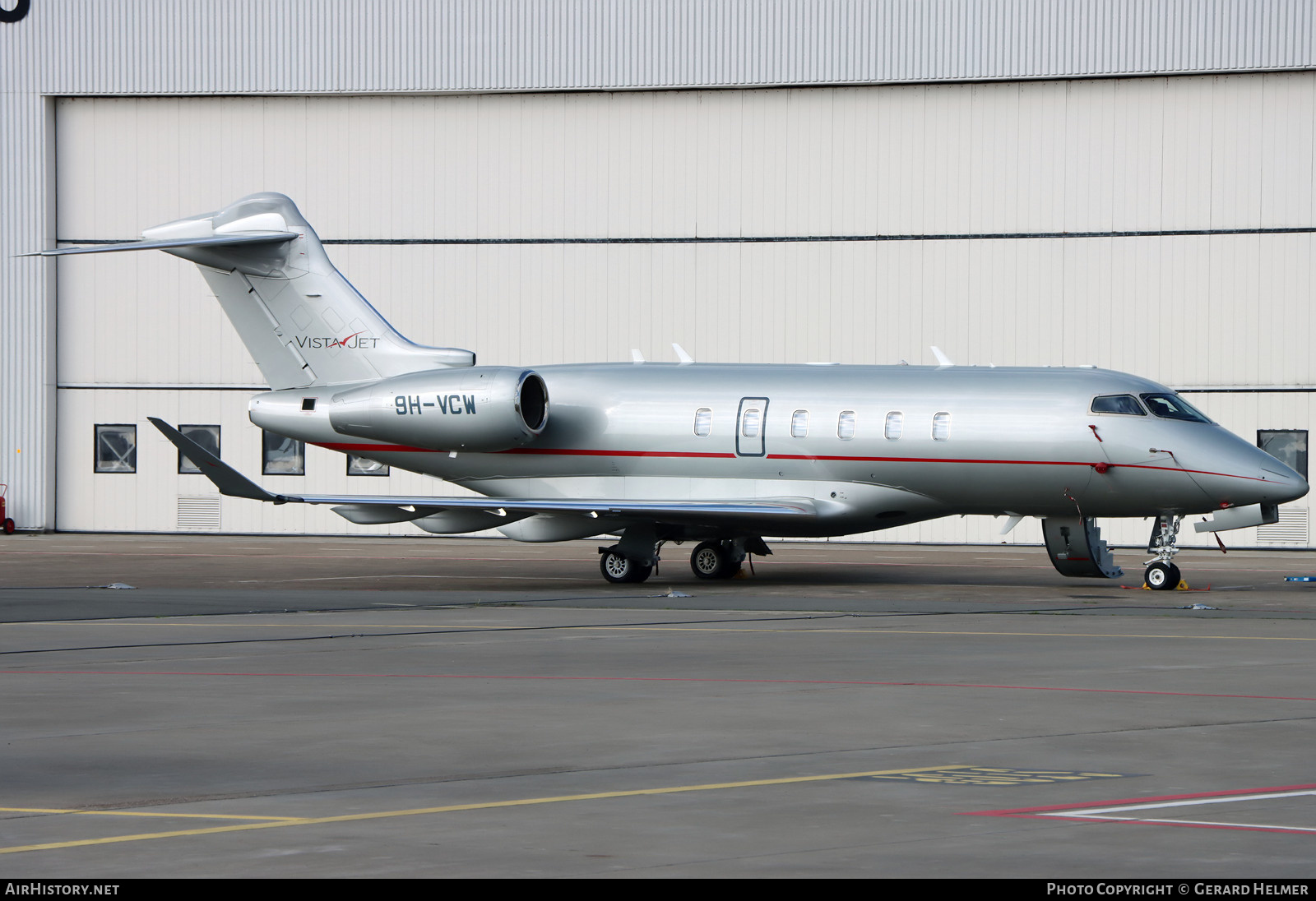 Aircraft Photo of 9H-VCW | Bombardier Challenger 350 (BD-100-1A10) | VistaJet | AirHistory.net #574052