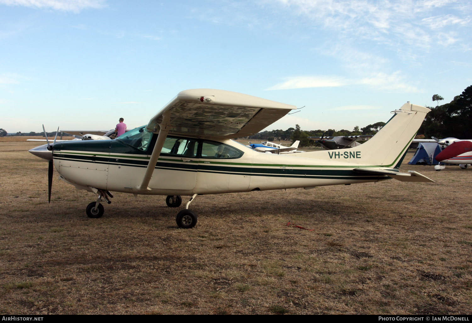 Aircraft Photo of VH-SNE | Cessna TR182 Turbo Skylane RG | AirHistory.net #574152
