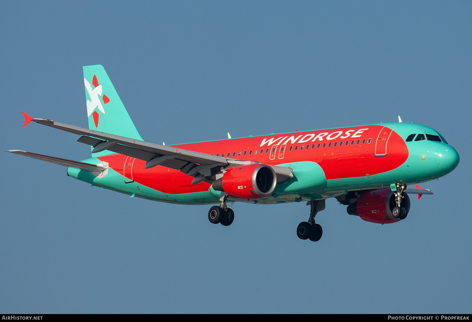 Aircraft Photo of UR-WRK | Airbus A320-212 | Windrose | AirHistory.net #574201