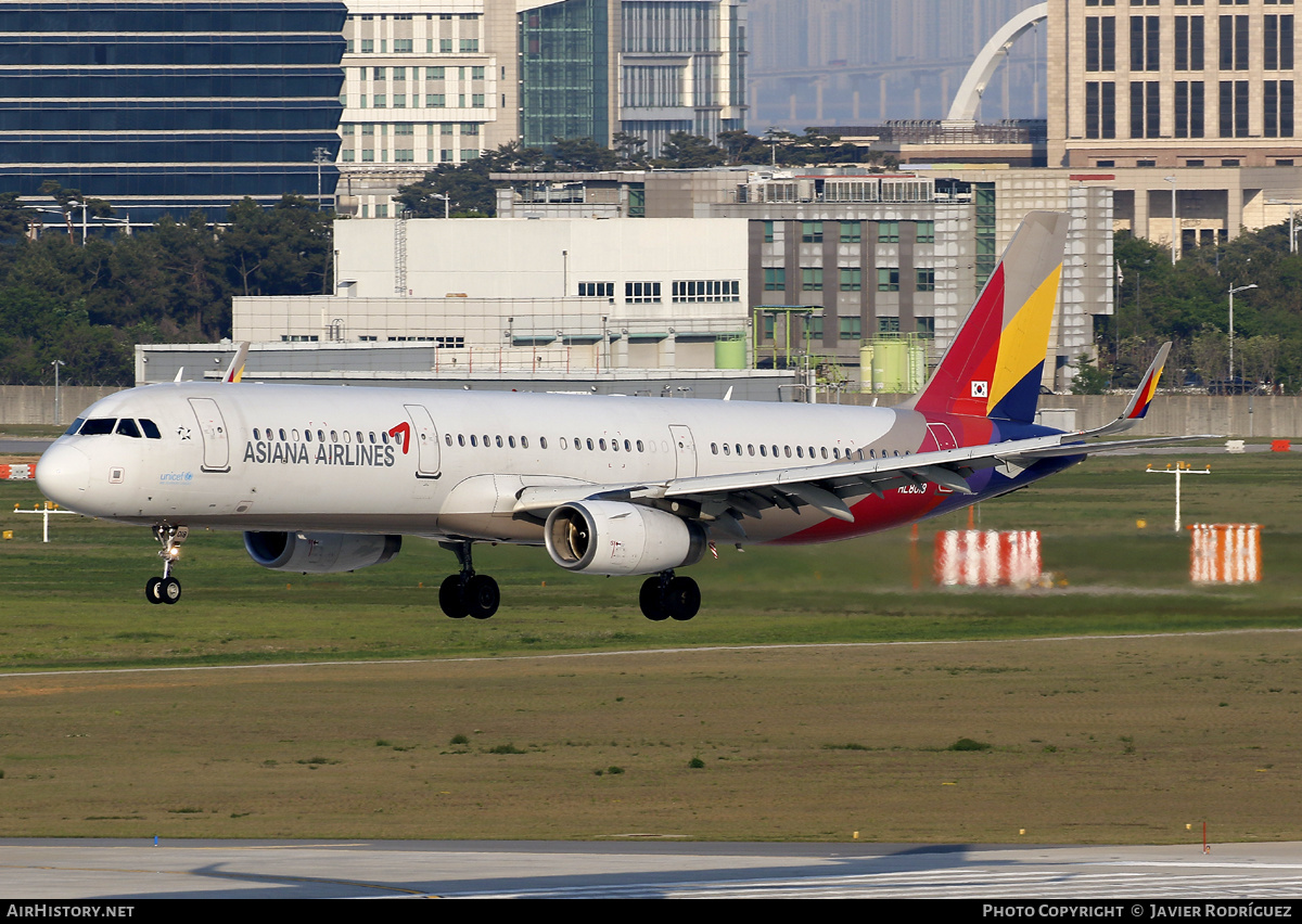 Aircraft Photo of HL8018 | Airbus A321-231 | Asiana Airlines | AirHistory.net #574297