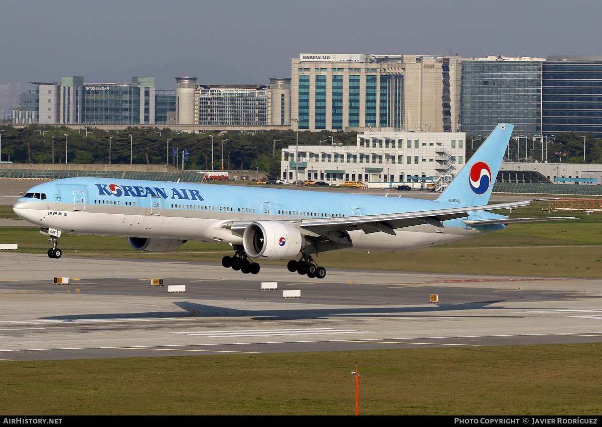 Aircraft Photo of HL8042 | Boeing 777-3B5/ER | Korean Air | AirHistory.net #574303