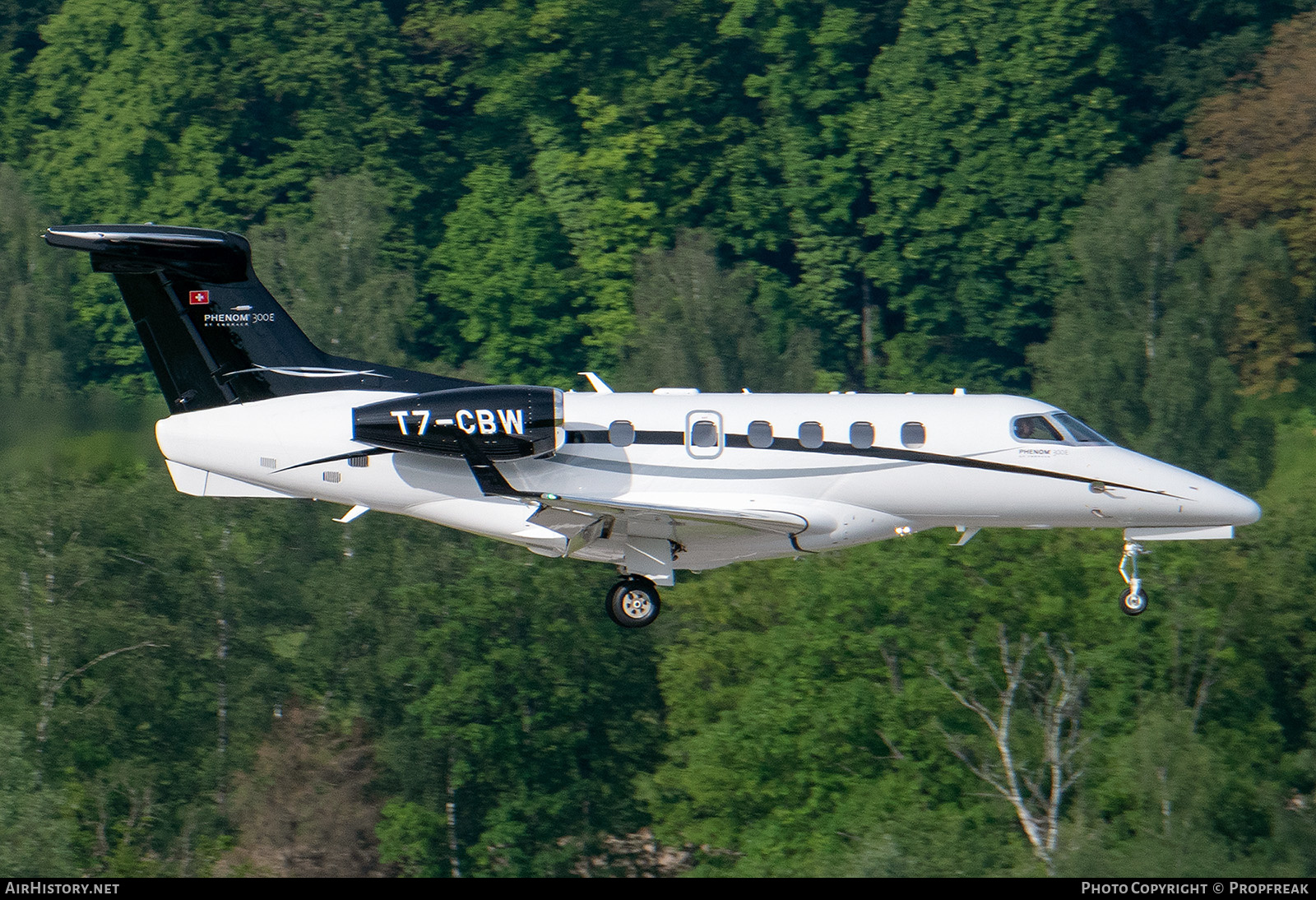 Aircraft Photo of T7-CBW | Embraer EMB-500 Phenom 100 | AirHistory.net #574461