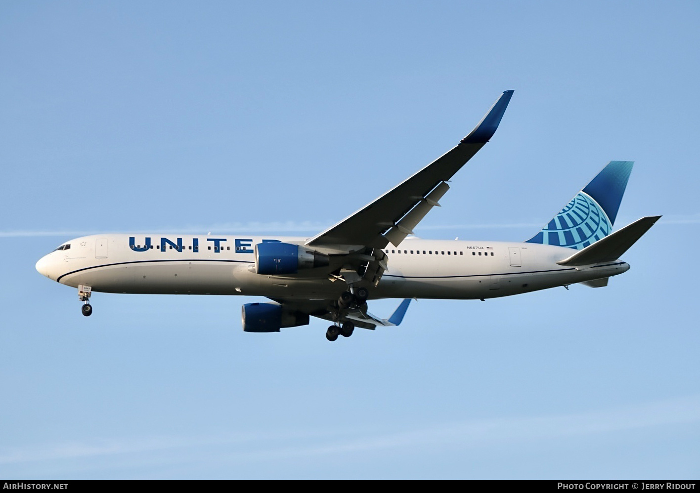 Aircraft Photo of N667UA | Boeing 767-322/ER | United Airlines | AirHistory.net #574624