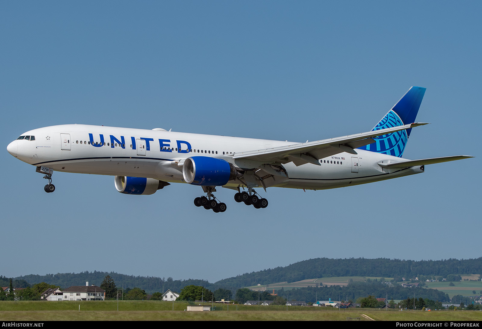 Aircraft Photo of N791UA | Boeing 777-222/ER | United Airlines | AirHistory.net #574687