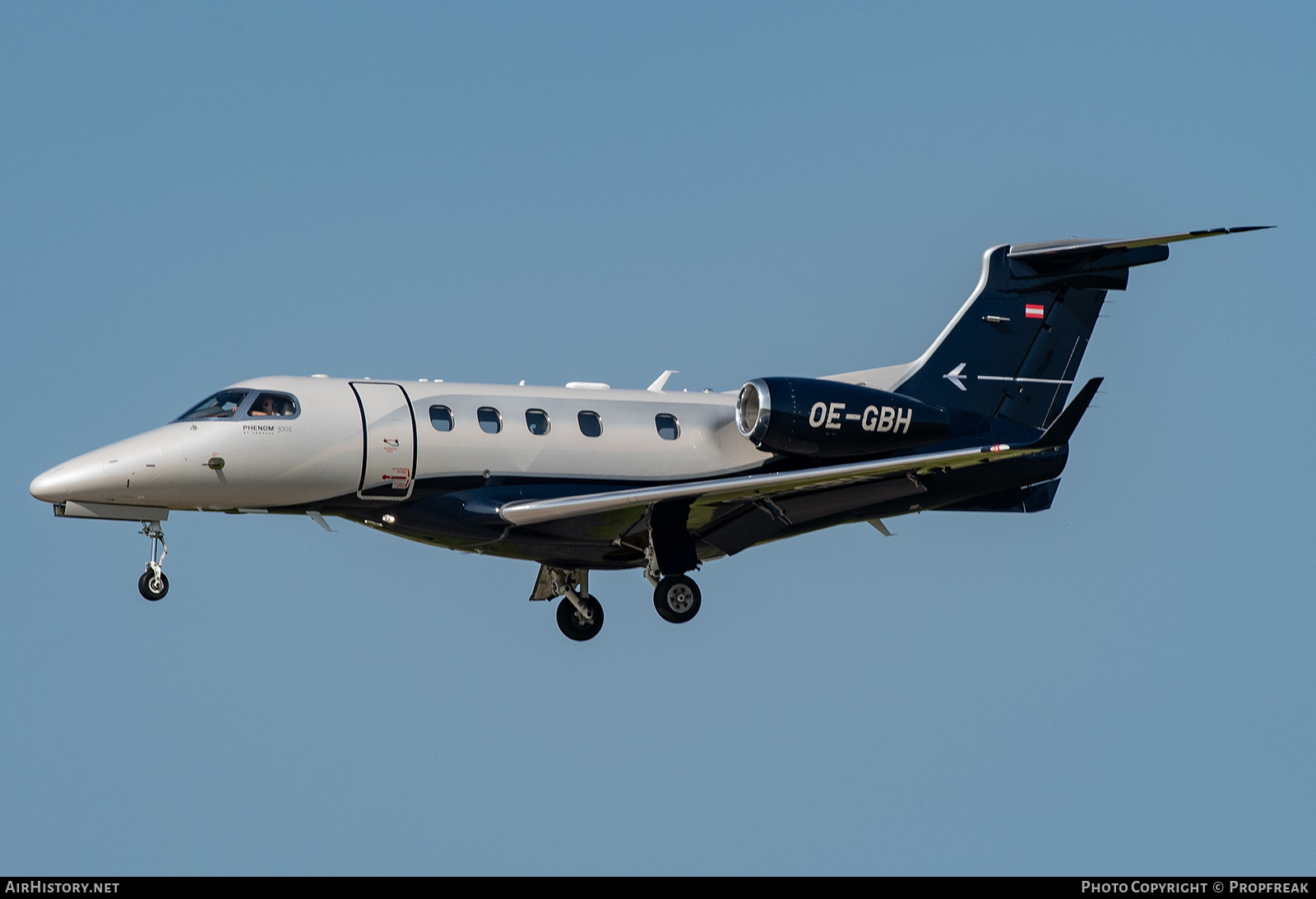 Aircraft Photo of OE-GBH | Embraer EMB-505 Phenom 300 | AirHistory.net #574696