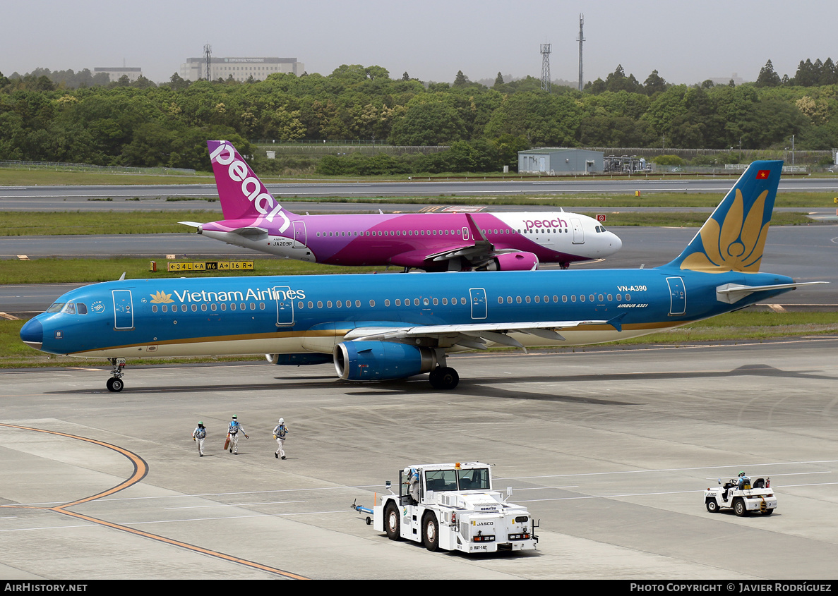 Aircraft Photo of VN-A390 | Airbus A321-231 | Vietnam Airlines | AirHistory.net #574770
