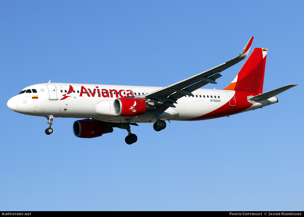 Aircraft Photo of N742AV | Airbus A320-214 | Avianca | AirHistory.net #575066