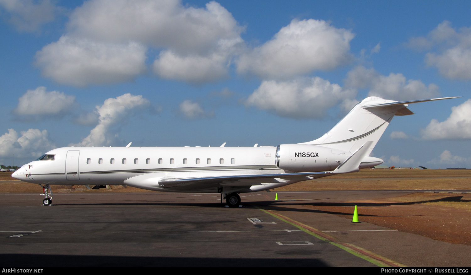 Aircraft Photo of N185GX | Bombardier Global Express XRS (BD-700-1A10) | AirHistory.net #575159