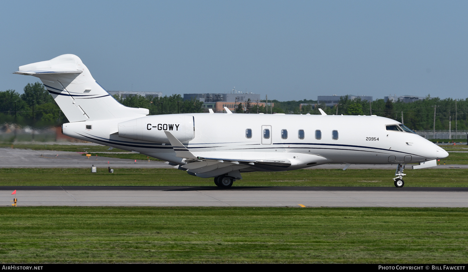 Aircraft Photo of C-GOWY | Bombardier Challenger 350 (BD-100-1A10) | AirHistory.net #575177