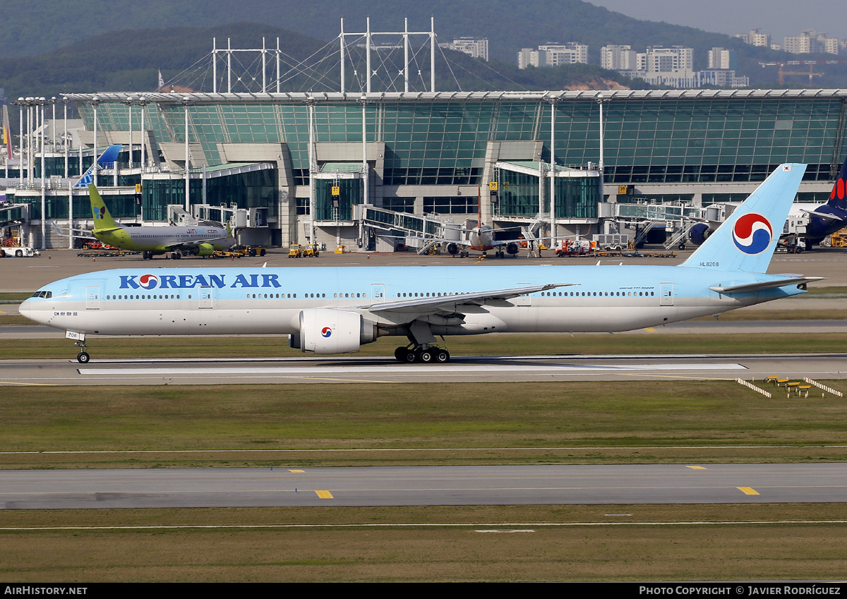 Aircraft Photo of HL8208 | Boeing 777-3B5/ER | Korean Air | AirHistory.net #575268