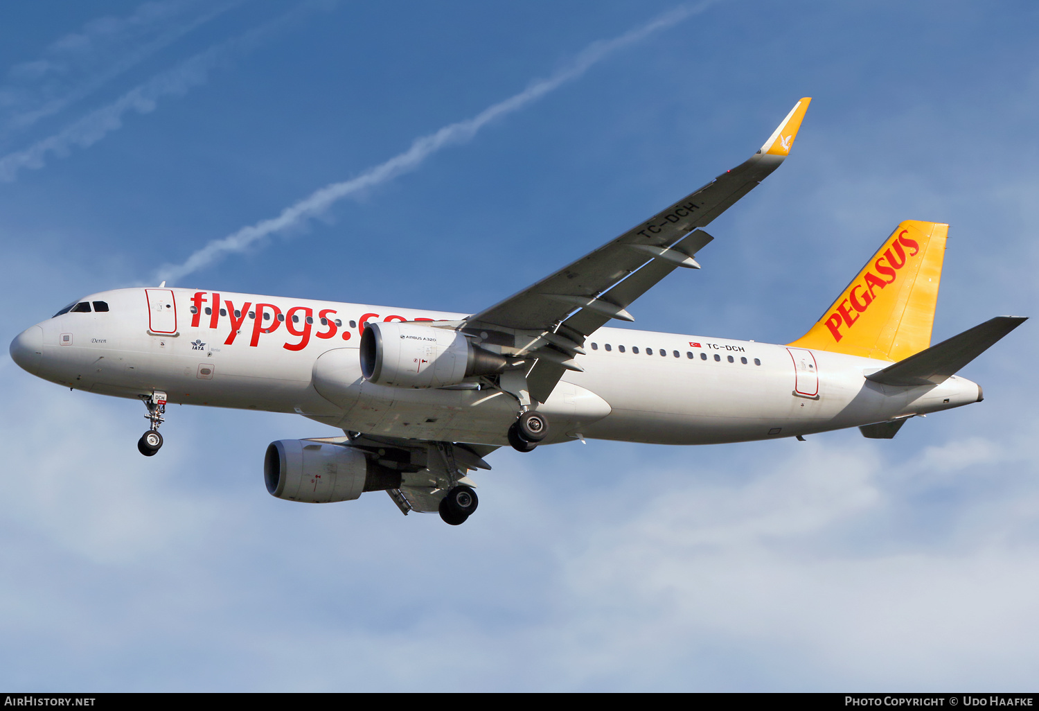 Aircraft Photo of TC-DCH | Airbus A320-216 | Pegasus Airlines | AirHistory.net #575356