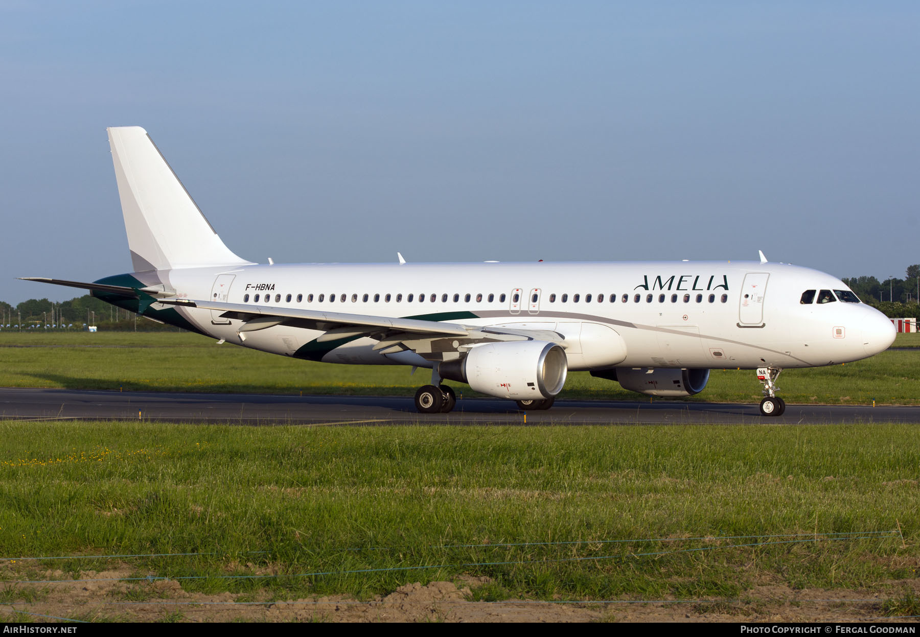 Aircraft Photo of F-HBNA | Airbus A320-214 | Amelia | AirHistory.net #575387