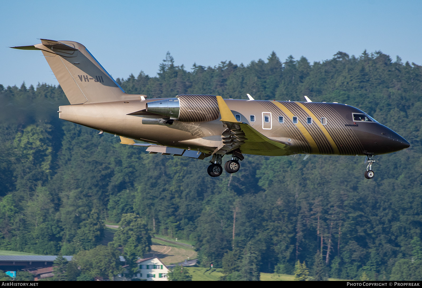 Aircraft Photo of VH-JII | Bombardier Challenger 604 (CL-600-2B16) | AirHistory.net #575404